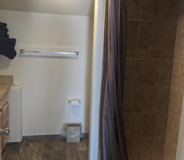 Cottonwood Hotel | Little Daisy Motel
