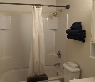 Cottonwood Hotel | Little Daisy Motel
