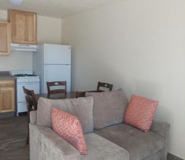 Cottonwood Hotel | Little Daisy Motel