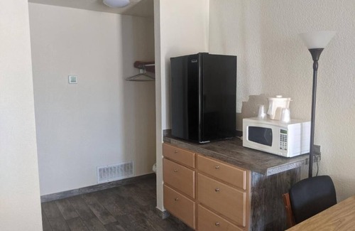 Cottonwood Hotel | Little Daisy Motel