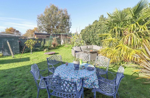 Grimsby Cottage | Little Eden by the Sea