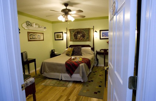 Tallahassee Bed & Breakfast | Little English Guesthouse B&B