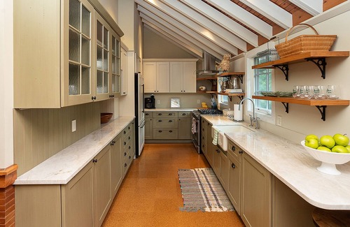 Grand Beach House | Little Fawn/4 bdrm 3 bath/fire pit/big yard/steps to beach