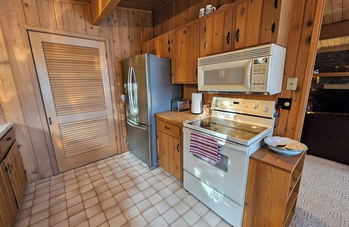 Three Lakes House | Little Fork Landing-Cozy, Clean Lakefront Retreat on Three Lakes Chain of Lakes