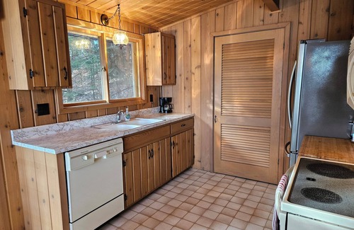Three Lakes House | Little Fork Landing-Cozy, Clean Lakefront Retreat on Three Lakes Chain of Lakes