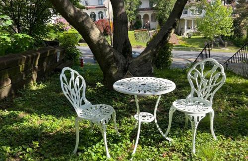Allentown House | Little France Versailles