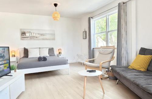 Maizerets Apartment | Little Gem 2 Beds AC 5 min Downtown