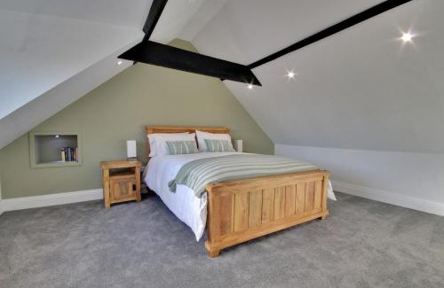 Hornsea Apartment | Little Gem - New - Central - Walkable to Bars