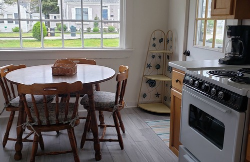Mara Vista House | Little Gem with stunning water view of Great Bay and 1/4 mile from Bristol Beach