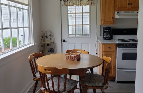 Mara Vista House | Little Gem with stunning water view of Great Bay and 1/4 mile from Bristol Beach