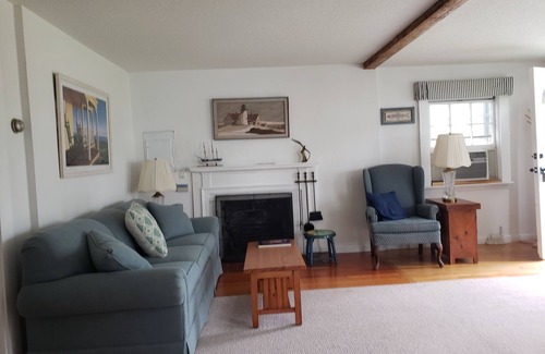 Mara Vista House | Little Gem with stunning water view of Great Bay and 1/4 mile from Bristol Beach
