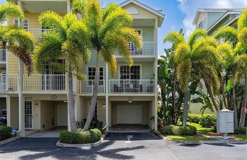 Ruskin House | Little Harbor Resort Bahia Beach
