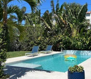 Flamingo Parks House | Little Havana - Unwind in a Tropical Garden Retreat with Private Pool