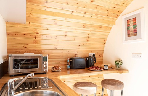 Grange-over-Sands Cottage | LITTLE HEANING, romantic, with hot tub in Cartmel