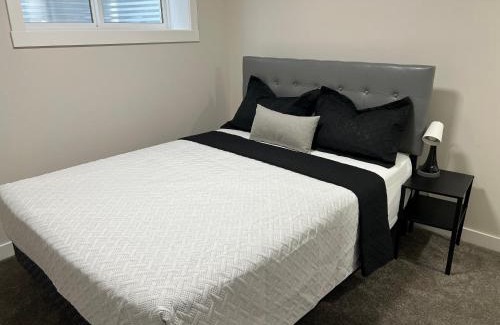 Southwest Calgary House | Little Heaven 2BR southwest Calgary