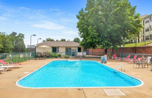 Branson House | Little House on the Fairway- Luxury Golf Condo