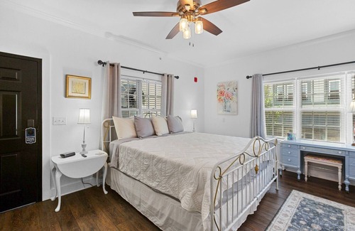 Washington Hotel | Little Inn on Main 214 West Main Street
