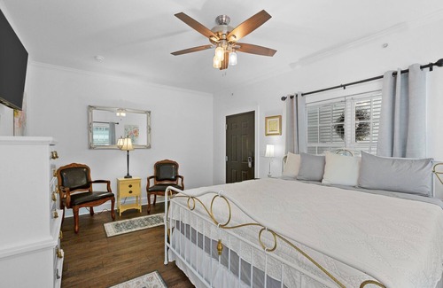 Washington Hotel | Little Inn on Main 214 West Main Street