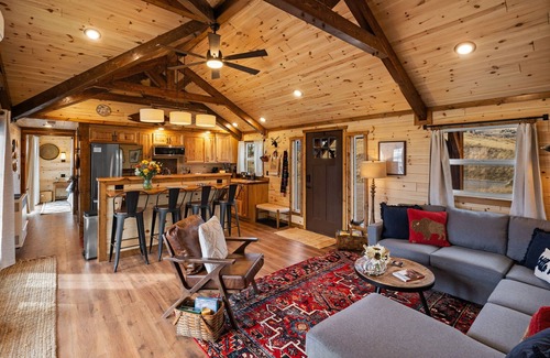 Emigrant House | Little Lodge at Emigrant Peak, Montana Cabin in Paradise Valley, sleeps 6