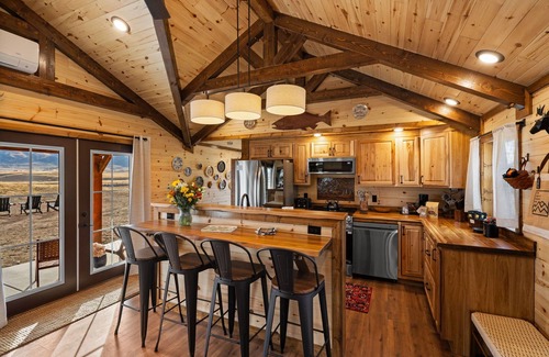 Emigrant House | Little Lodge at Emigrant Peak, Montana Cabin in Paradise Valley, sleeps 6