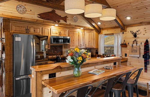 Emigrant House | Little Lodge at Emigrant Peak, Montana Cabin in Paradise Valley, sleeps 6