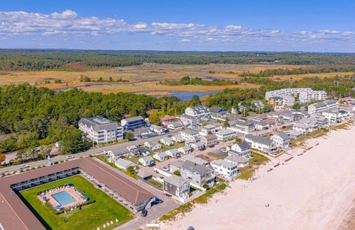 Old Orchard Beach Apartment | Little Miss Cottages - 173 House