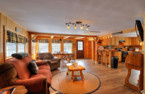 Rangeley Plantation House | Little Moose Cabin - ATV and snowmobile from your door!