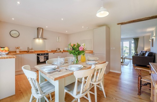 Robertsbridge House | Little Orchard - Three Bedroom House, Sleeps 6