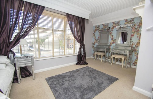 Brighton House | Little Paris Parking by Brighton Holiday Lets