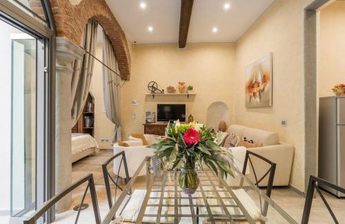 Sant' Ambrogio Apartment | Little Patio