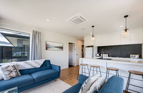 Lower Shotover Apartment | Little Piece of Paradise - with Mountain views