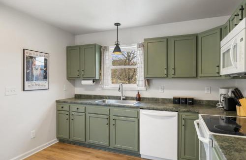 Fairview House | Little Pisgah Sunrise by AvantStay Mountain View