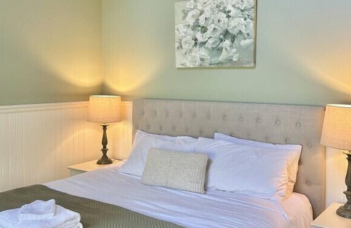 Apollo Bay Condo | Little Plum Cottage - Apollo Bay Accommodation