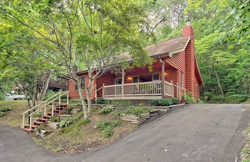 Clayton Cabin | Little Red House. A charming cabin in Clayton, Ga