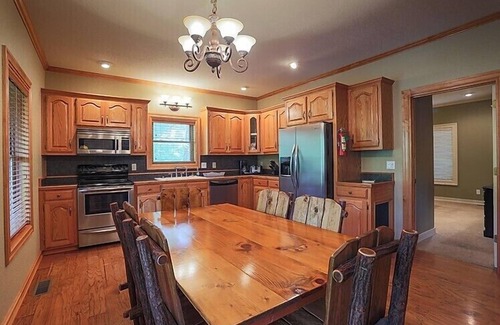 Heber Springs Cabin | Little Red River Waterfront Cabin for 5 w/dock access and screened in porch!