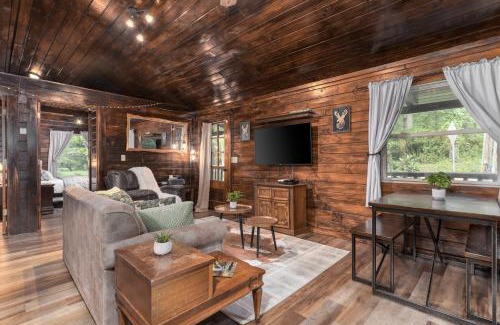 Logan House | Little Redwood - Hocking Hills, Hot Tub & Games