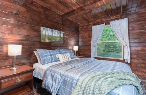 Logan House | Little Redwood - Hocking Hills, Hot Tub & Games