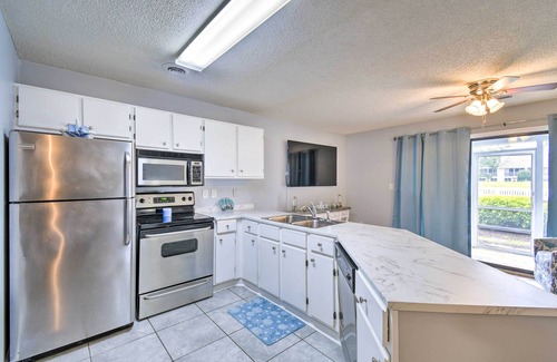 Little River Condo | Little River Condo w/Pool ~ 3 Mi to Beach!