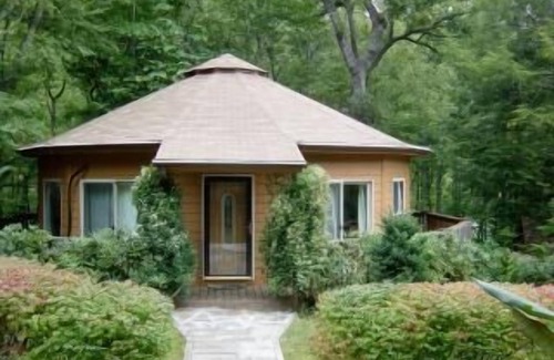 Spruce Pine House | little round house