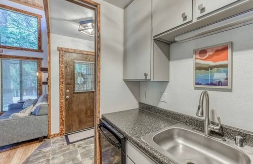 Shaver Lake Condo | Little Ski Lodge | 1/1 condo-pet friendly!