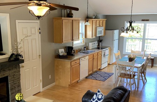 Taylorsville Cottage | Little Slice of Heaven Cottage-Stunnig View and Hot Tub