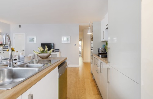 Little Venice Apartment | Little Venice is waiting for you! Come relax in beautiful home