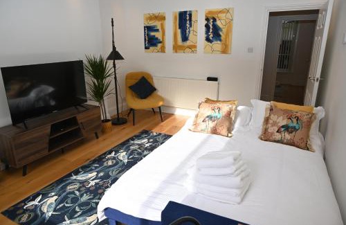 Little Venice Apartment | Little Venice UK Bright & Stylish garden apartment