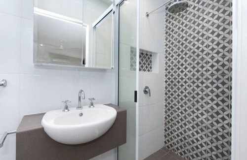 Gulliver Apartment | Little Villa | Secure and Central Townsville*FULLY SERVICED and FURNISHED*