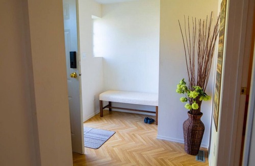 Harrison Hot Springs House | Little White House | 3 Bed with Backyard