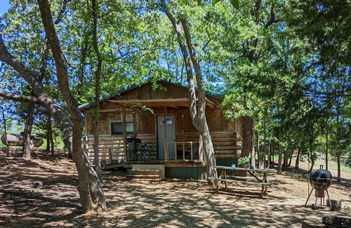 Sulphur Cabin | Little Woods- Cozy Log Cabin in the hills of Lake Arbuckle