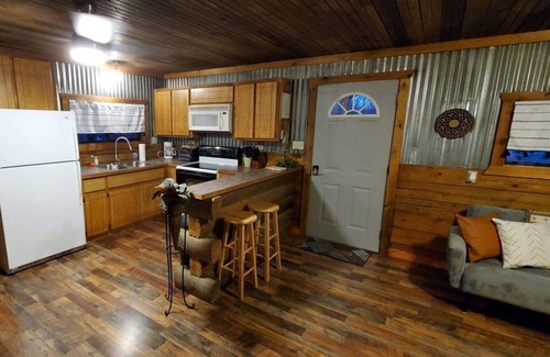 Sulphur Cabin | Little Woods- Cozy Log Cabin in the hills of Lake Arbuckle