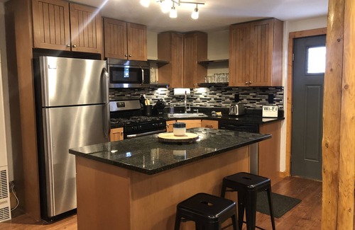 Woodland Park House | Little Woodys Hideaway-pet friendly 1Brm, sofa slpr