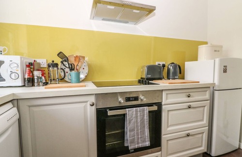 Martin House | LITTLE YAFFLE, pet friendly, with a garden in St Margaret's At Cliffe