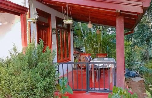 Ambagollapathana Bed & Breakfast | Littleadams View
